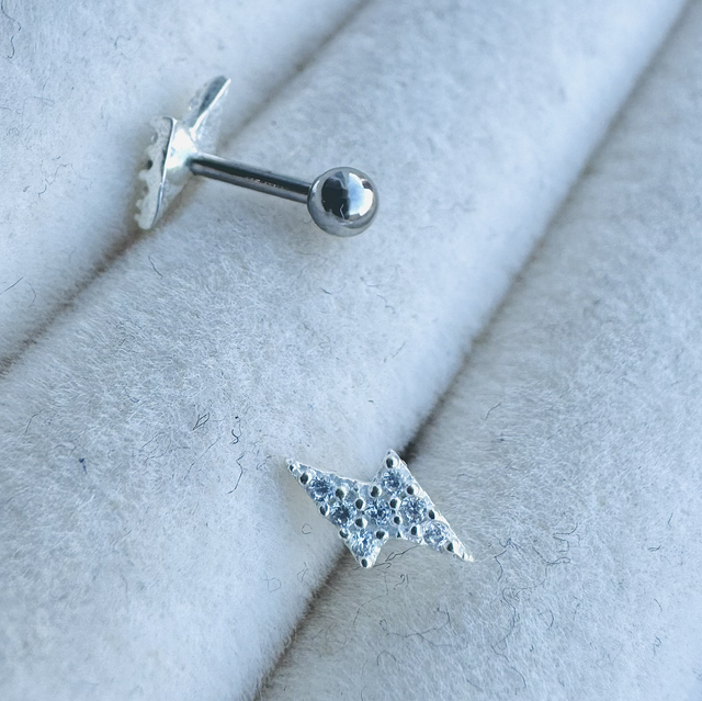 Piercing raio cravejado 