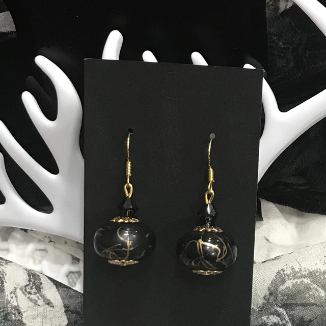 Black Dangling Earrings - BLKDE05