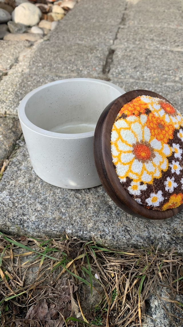 Upcycling Aufbewahrung M Nadelkissen Blume Retro