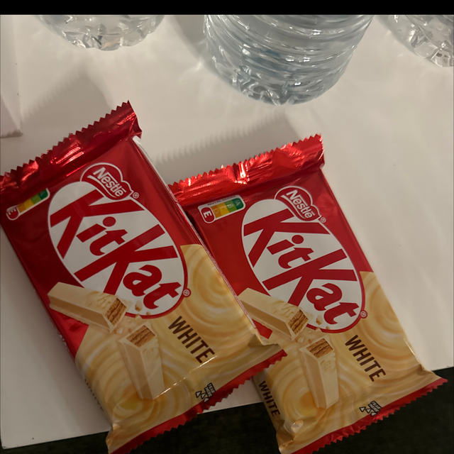 KitKat 4 Fingers White