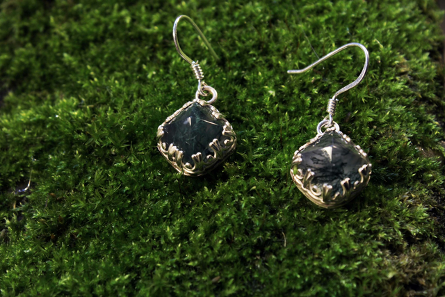 Royal moss agate square point