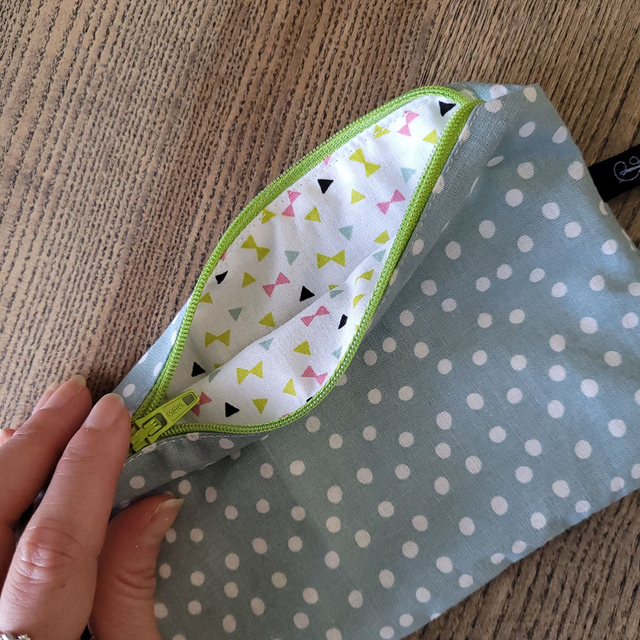 Trousse zippée verte, pois blanc