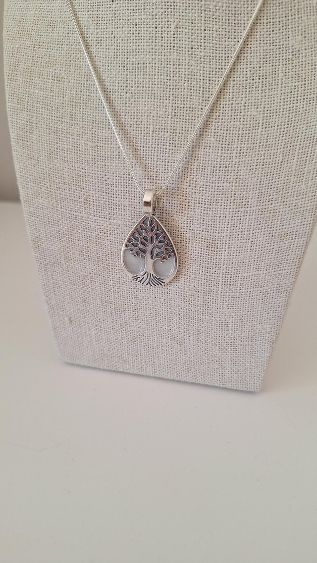Collier arbre de vie goutte blanche