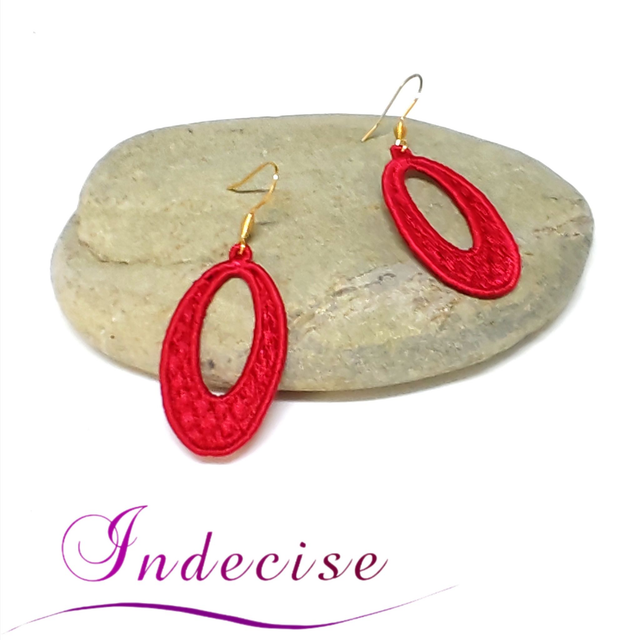 Boucles d'oreilles rouge vif broderie en machine