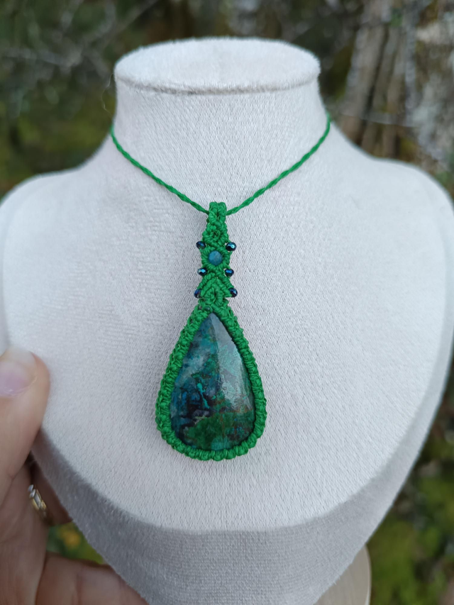 Collier en Pendentif vert avec pierre malachite chrysocolle 