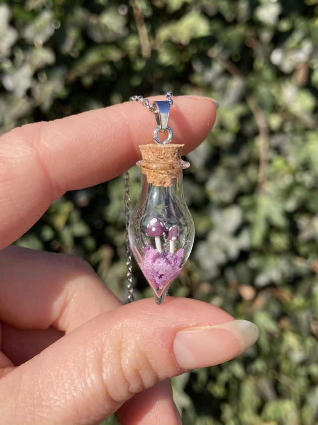 Pendentif champignon mauve