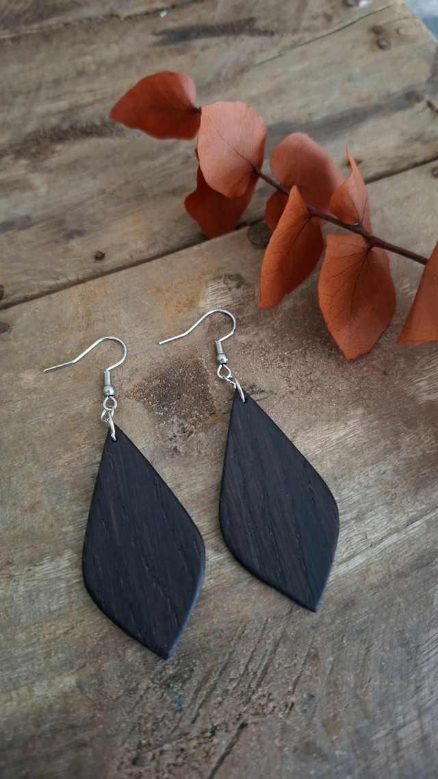 Holzohrringe im sanften Erdstil 