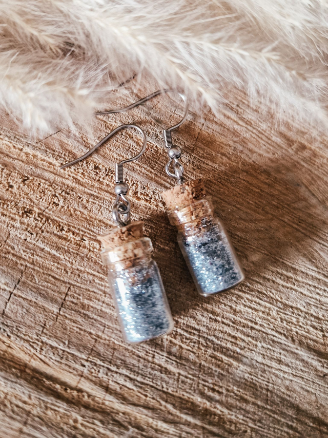 Boucles d'oreilles "Fioles pailletées" - Modèle argenté