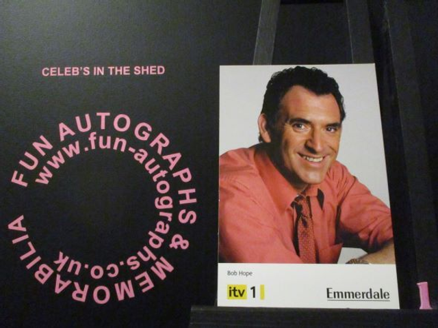 Anthony Audenshaw (Bob Hope) Original Emmerdale Yellow &amp; Black Itv1 Logo Cast Card (1)(SEE PIC)