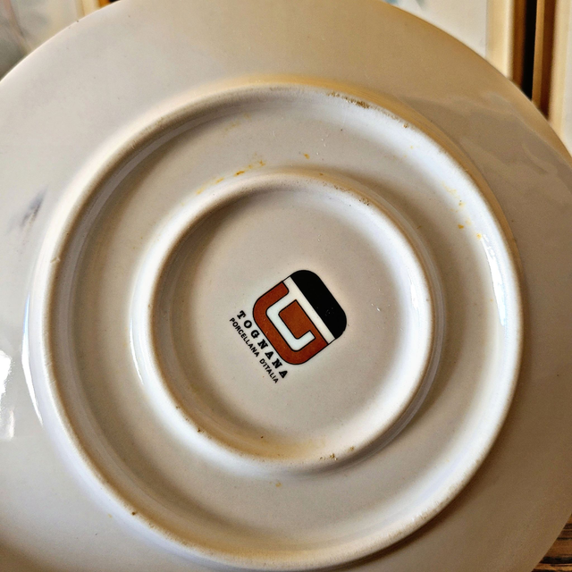 Saucière Tognana en porcelaine d'Italie, motifs en relief et fleurs