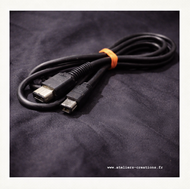 Câble FireWire IEEE 1394 (Mac / caméscope DV / audio) – bon état