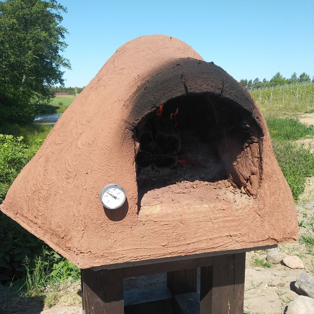 Budowa glinianego pieca do pizzy i chleba - warsztaty