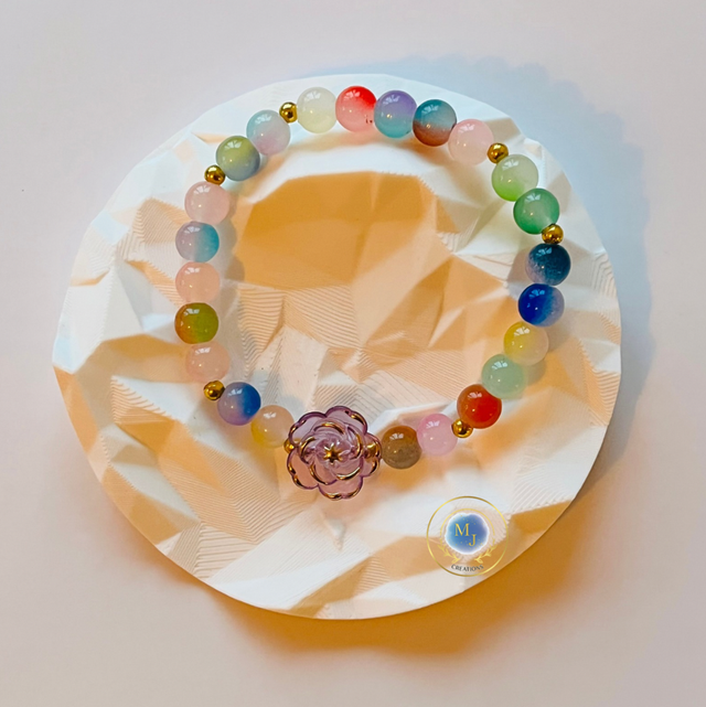 Lavender Grace” – Luxe Armband met Pastelkralen & Paarse Gouden Bloem