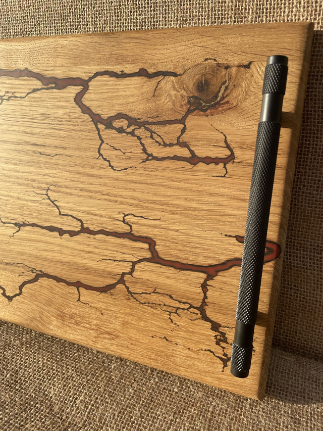 Plateau électrique chêne et résine rouge #1