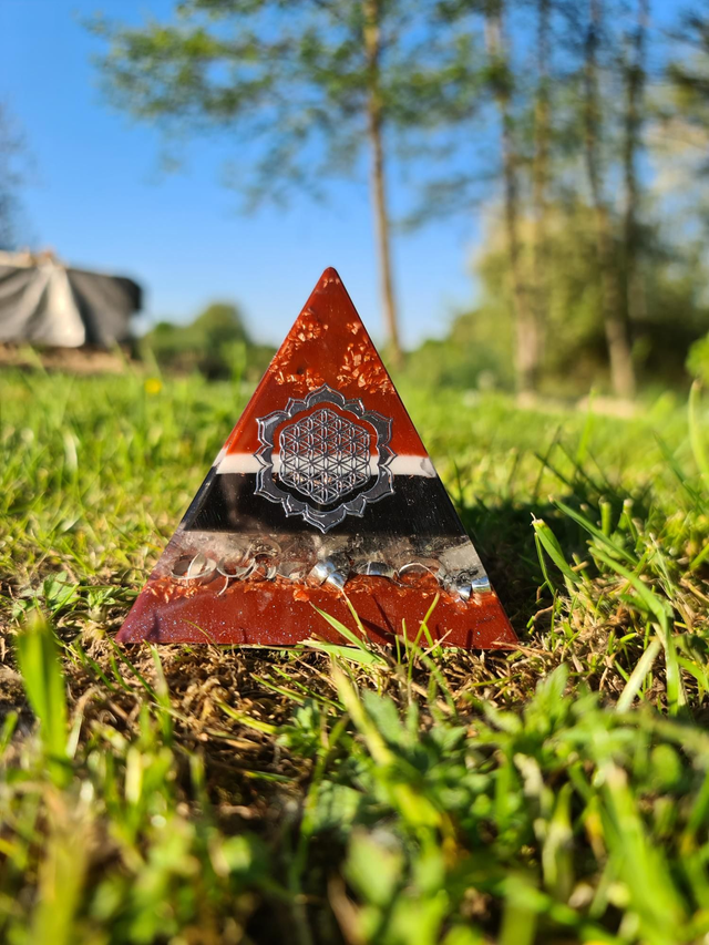 Pyramide Fleur de vie argentée ❤️ 
