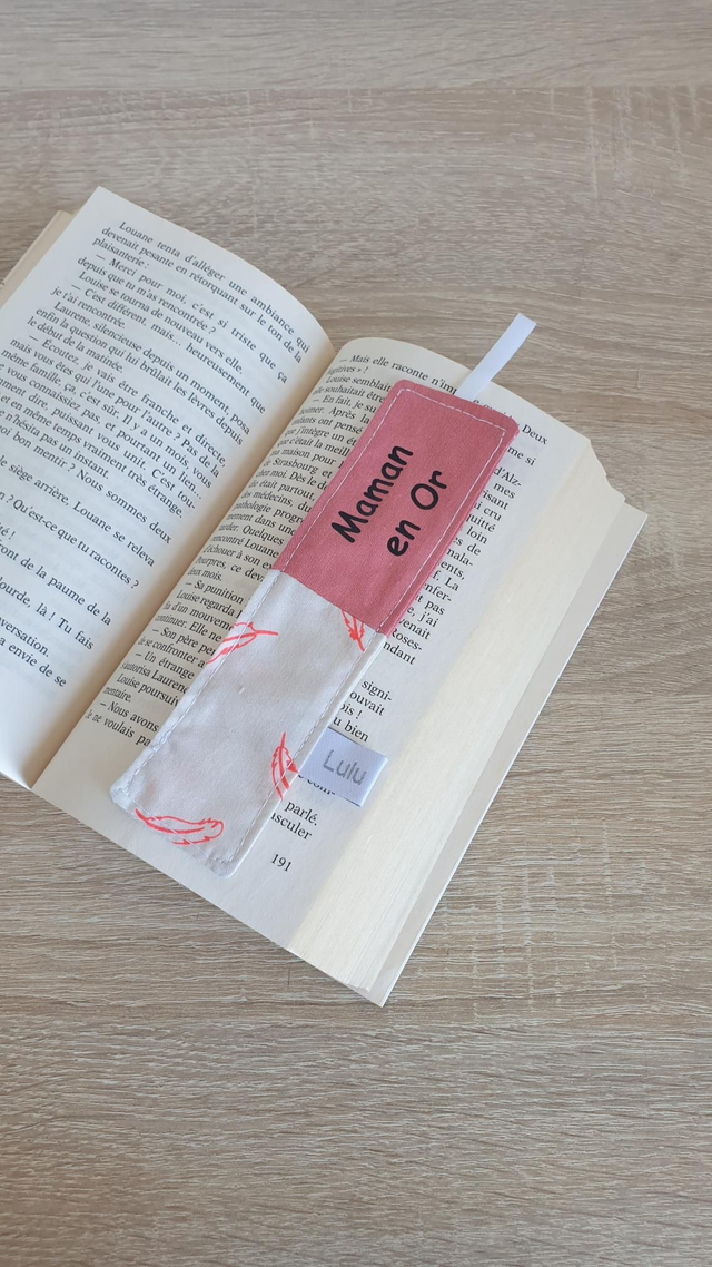 Marque pages maman en or plumes