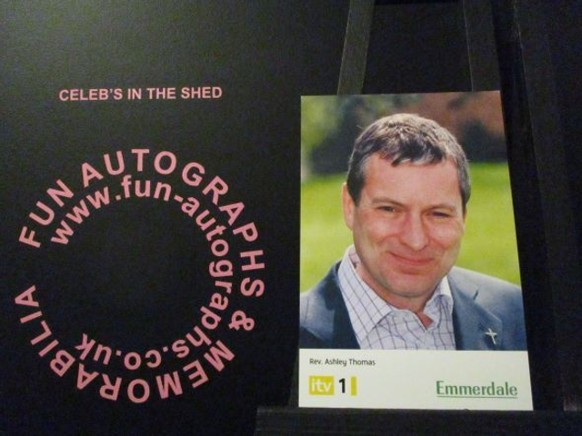 John Middleton (Rev. Ashley Thomas) Original Emmerdale Yellow &amp; White Itv1 Logo Cast Card (SEE PIC)