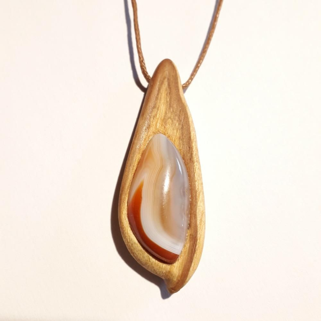 Carnelian Agate Necklace With Hand Carved Palo Santo Wood  (1)