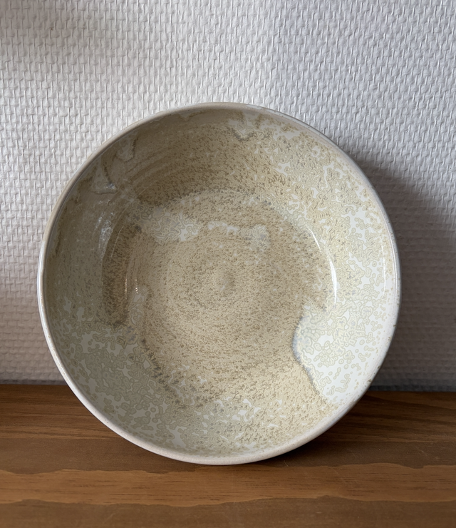 Bol artisanal en grès beige avec cristaux