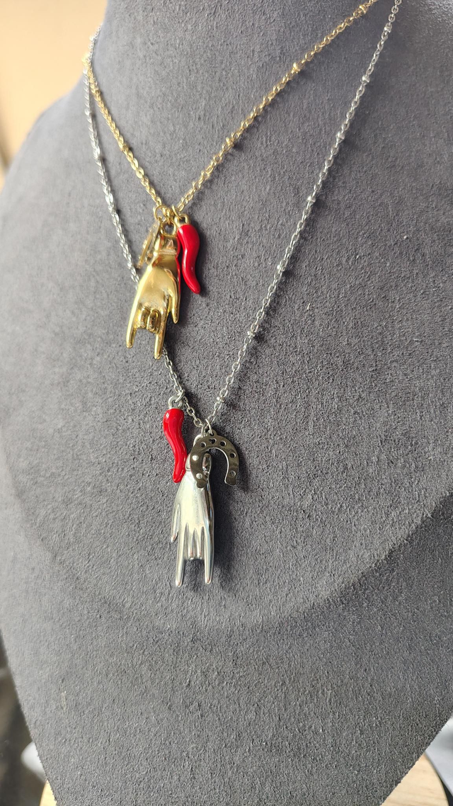 Collana con corna portafortuna