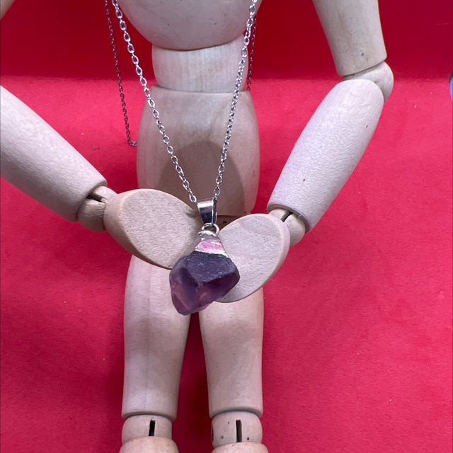 Collier Pointe d’Améthyste – Sérénité et Élévation Spirituelle 