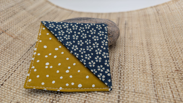 Marque-page carré en tissu - Myosotis bleu/moutarde