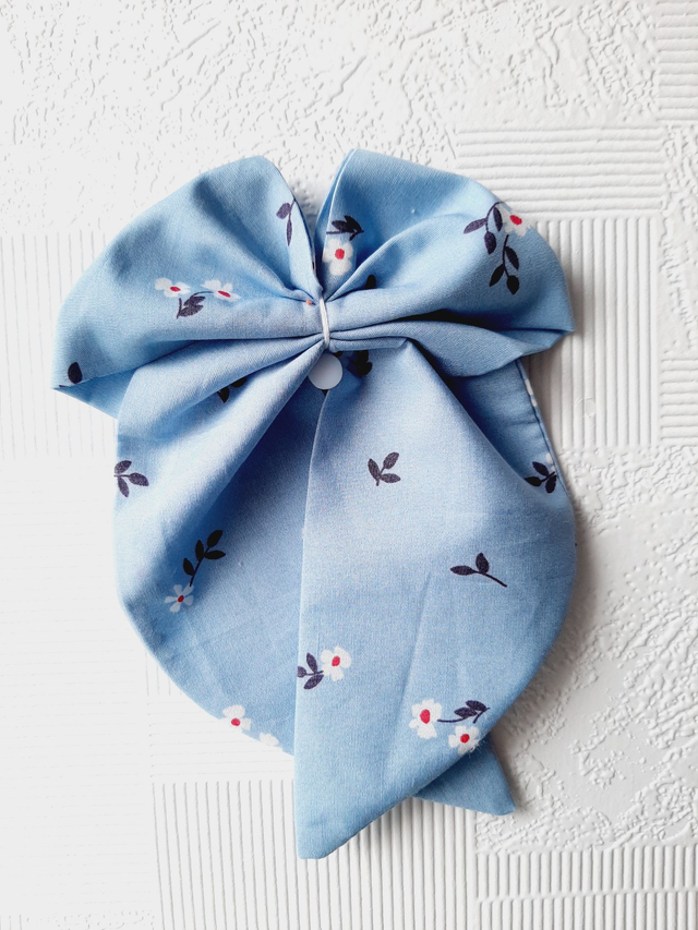 Barrette noeud "Fleurs bleues"