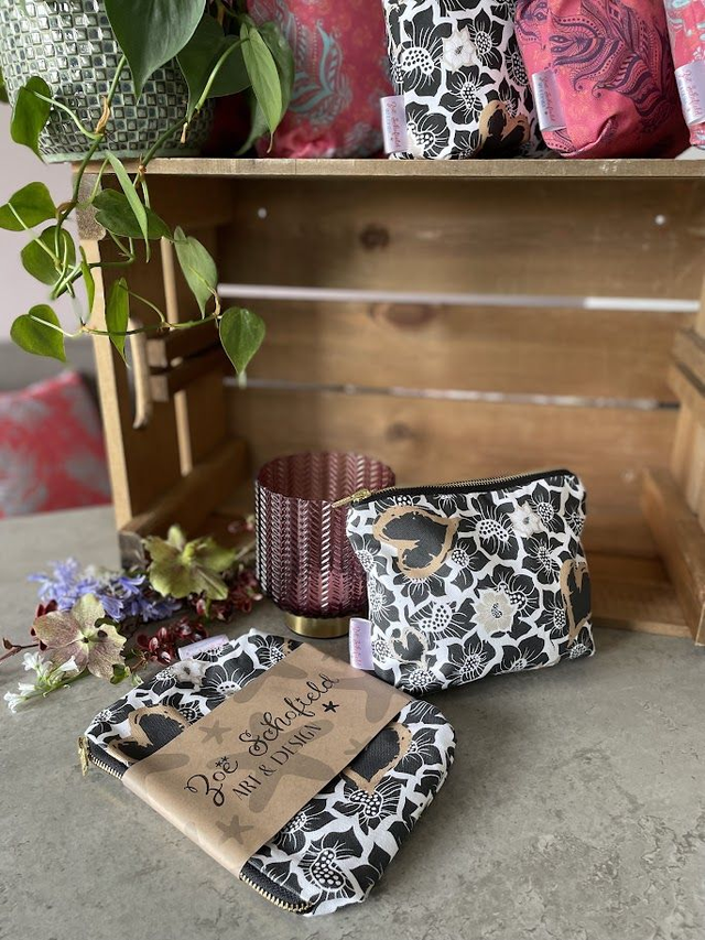 Make Up Bag (Small) - Summer Days 'Mono Heartfelt Bloom'