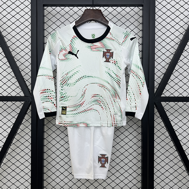 Conjunto camiseta manga larga + pantalón NIÑOS 2ª Portugal 2025