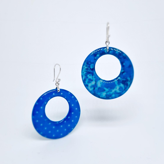 Boucles d&#039;oreilles bleu créoles 