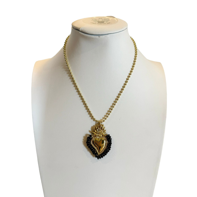 Cuore sacro e perline nere