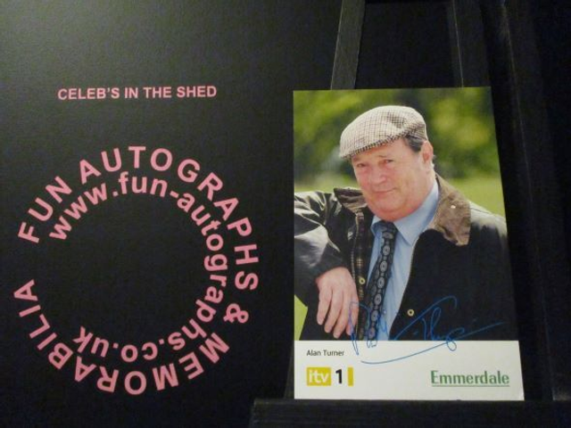 Richard Thorp (Alan Turner) Original Emmerdale Yellow &amp; White Itv1 Logo Pre-Print Cast Card (SEE PIC)