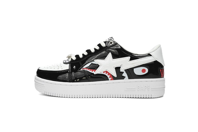 A BATHING APE (BAPE)  026