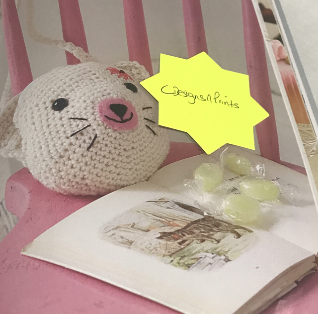 Mrs Mittens Purse - Crochet Pattern - CRD30