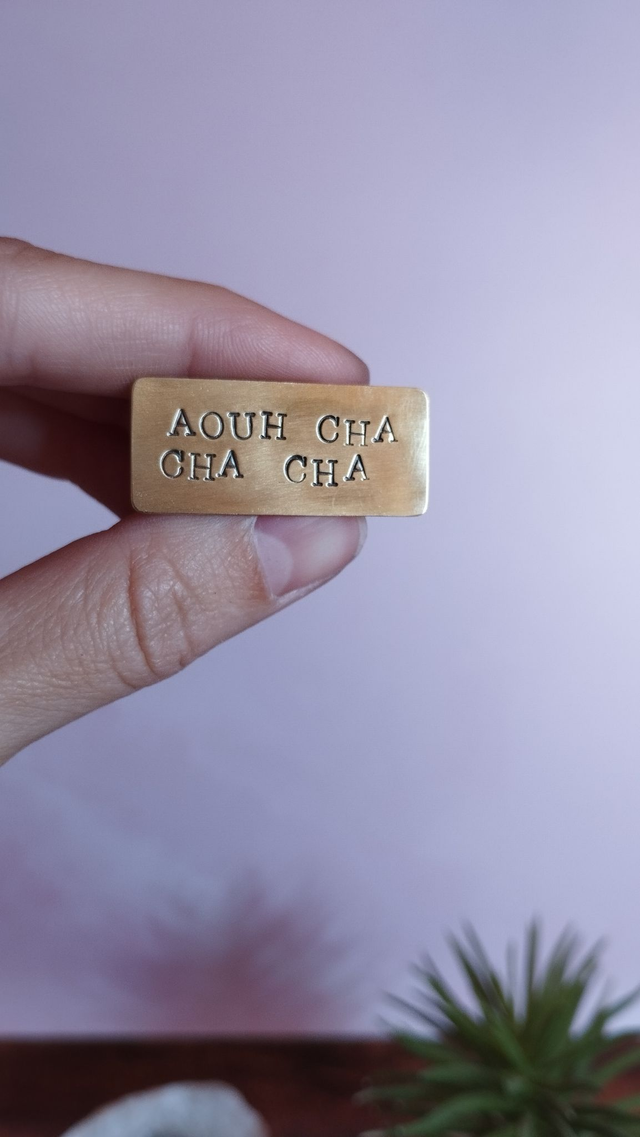 Pin&#039;s &quot;Aouh cha cha cha&quot;