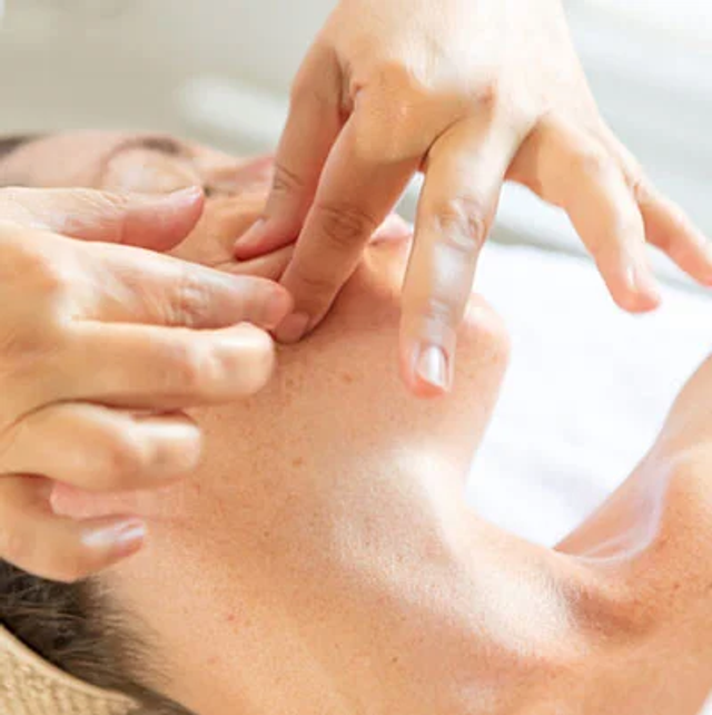 Massage du visage japonais type kobido 