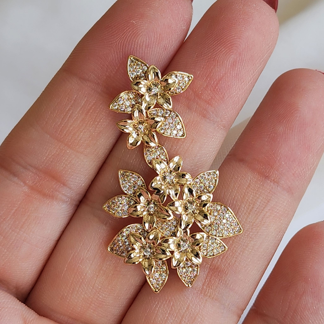 Brinco Flor Cravejada Longo - Ouro