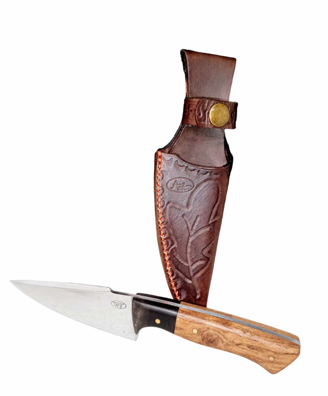 Couteau de chasse en ébène et robinier et son étui