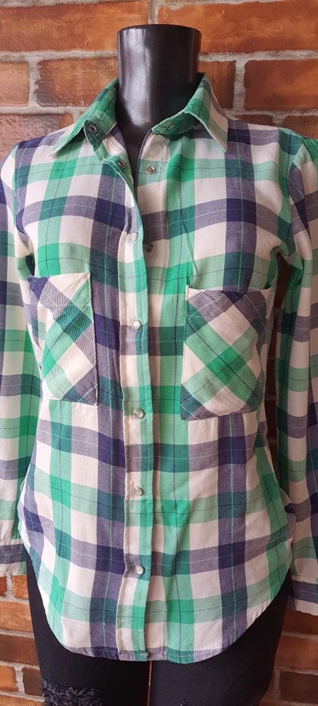 Blusa Quadriculada,  T/38, Manga Longa, OBS: Usada Super Conservada 