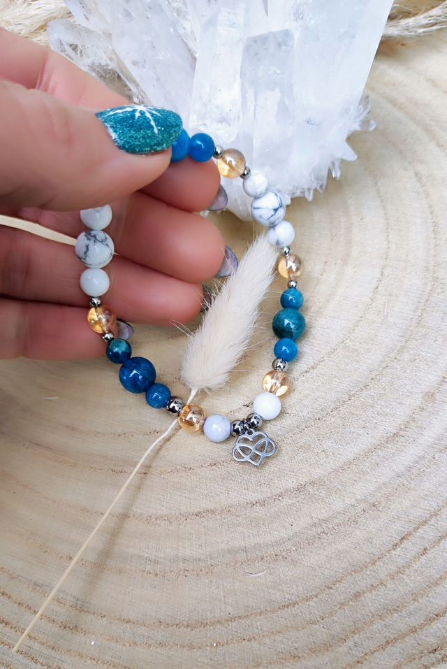 Bracelet Apatite et Howlite Coeur infini