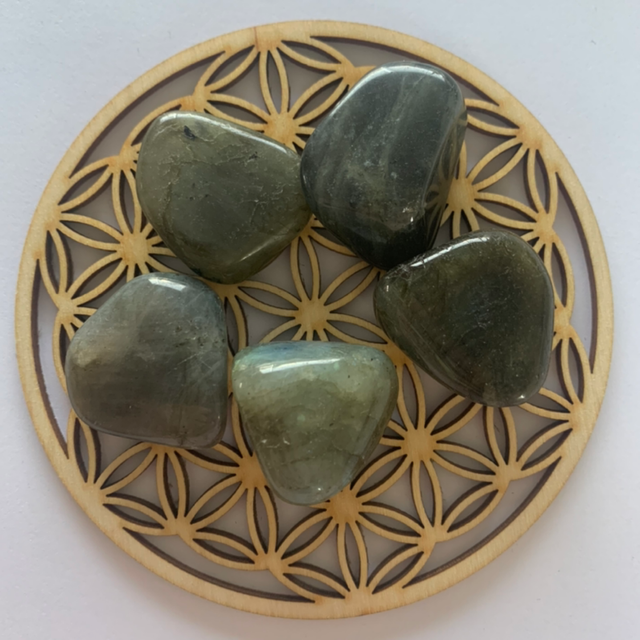  Labradorite 