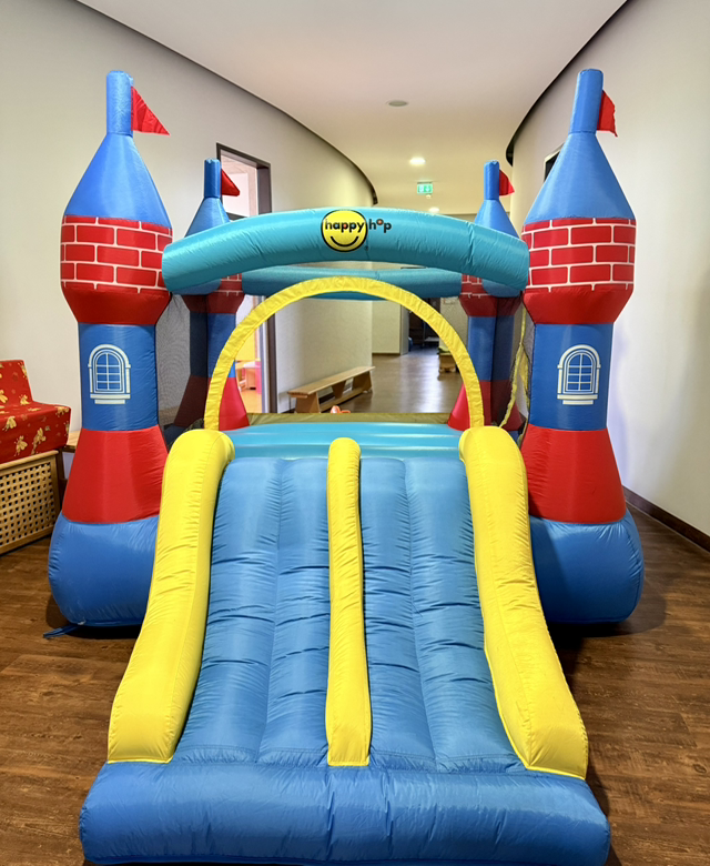 Ritterburg Hüpfburg zum Verleih | 3,20m lang 2,30m breit, 2,15m hoch | Abholung und Rückgabe im Kitupiland