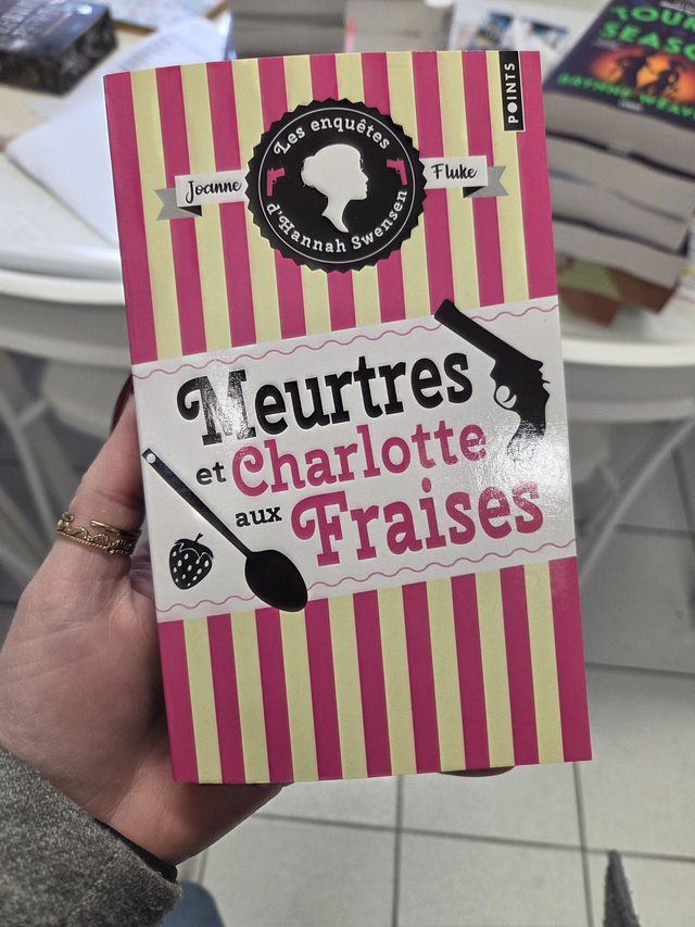 Meurtres et Charlotte aux Fraises - T02 - 