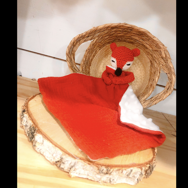 Doudou Renard au crochet et son lange 