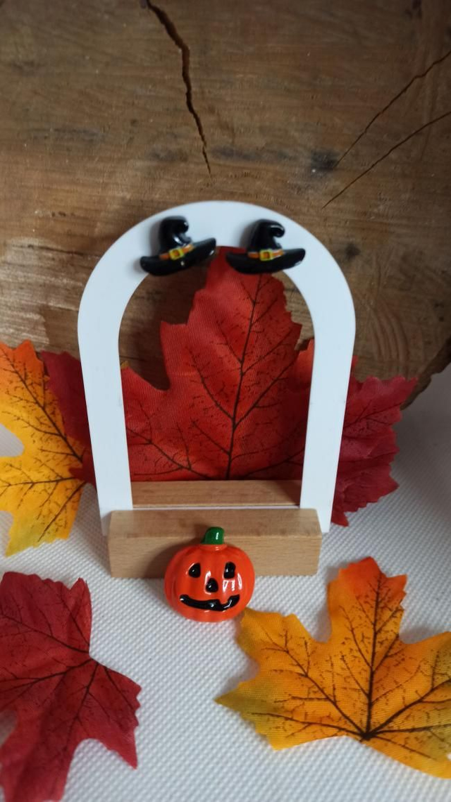 Boucle d&#039;oreille petit chapeau sorcière 