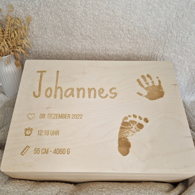 Personalisierte Erinnerungsbox mit Abdrücken