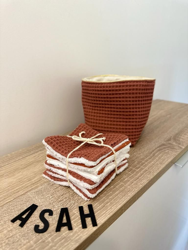 Panière et lingettes