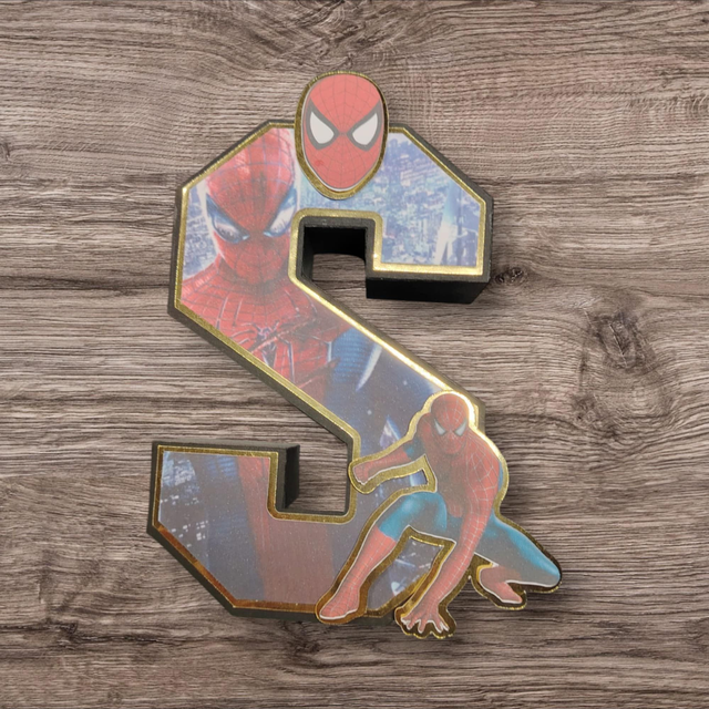Lettre initiale 3D thème "Spiderman"