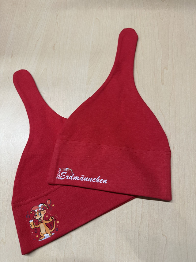 Baby Mütze mit Knoten aus der Kids Collection Kleine Erdmännchen Rot