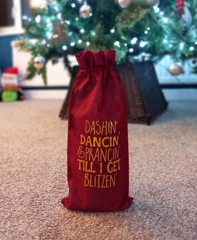 Christmas Wine Bottle Hessian Jute Bag - Dashin Dancin Prancin til I get Blitzen 